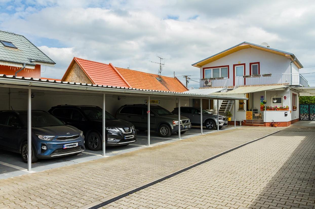 Apartmany Tereza & Free Parking Bratislava Exterior photo